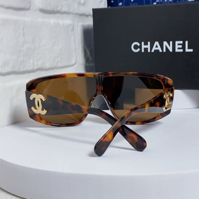 SQUARE SUNGLASSES CH5495 IN HAVANA ACETATE BROWN LENSES