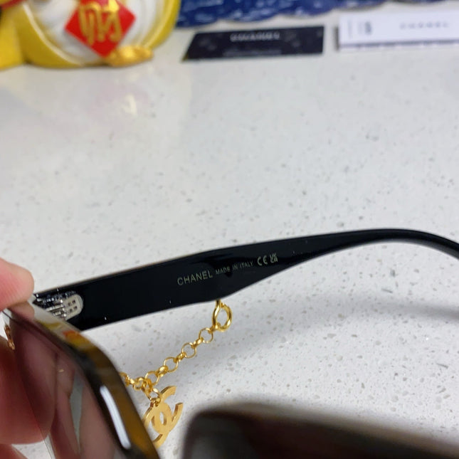 SQUARE SUNGLASSES 641808 IN BLACK OMBRE ORANGE ACETATE GOLD CHAIN