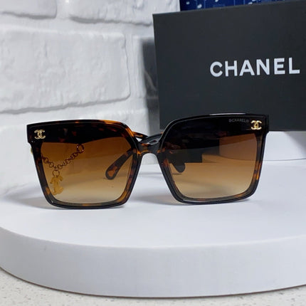 SQUARE SUNGLASSES 641809 IN HAVANA ACETATE GOLD CHAIN