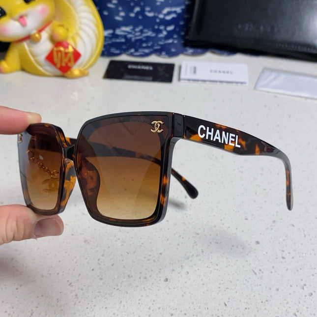 SQUARE SUNGLASSES 641809 IN HAVANA ACETATE GOLD CHAIN