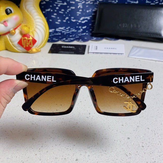 SQUARE SUNGLASSES 641809 IN HAVANA ACETATE GOLD CHAIN