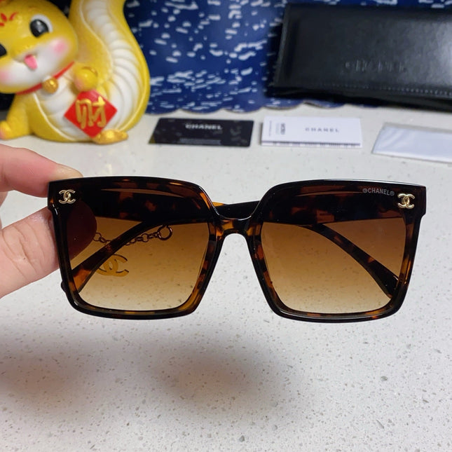 SQUARE SUNGLASSES 641809 IN HAVANA ACETATE GOLD CHAIN