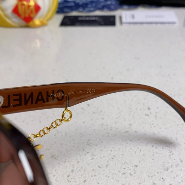 SQUARE SUNGLASSES 641810 IN BROWN ACETATE GOLD CHAIN