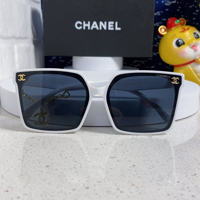 SQUARE SUNGLASSES 641811 IN WHITE ACETATE GOLD CHAIN
