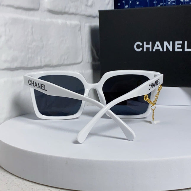 SQUARE SUNGLASSES 641811 IN WHITE ACETATE GOLD CHAIN