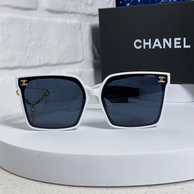 SQUARE SUNGLASSES 641811 IN WHITE ACETATE GOLD CHAIN