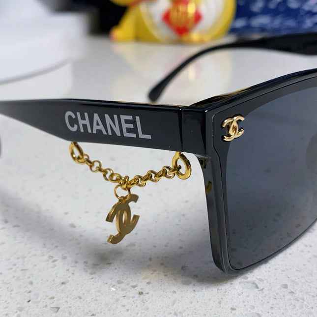 SQUARE SUNGLASSES 641812 IN BLACK ACETATE GOLD CHAIN
