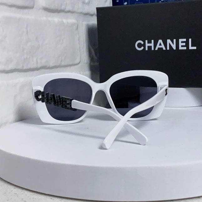 BUTTERFLY SUNGLASSES 641813 IN WHITE ACETATE BLACK METAL LOGO