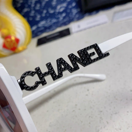 BUTTERFLY SUNGLASSES 641813 IN WHITE ACETATE BLACK METAL LOGO