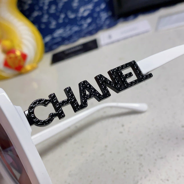 BUTTERFLY SUNGLASSES 641813 IN WHITE ACETATE BLACK METAL LOGO