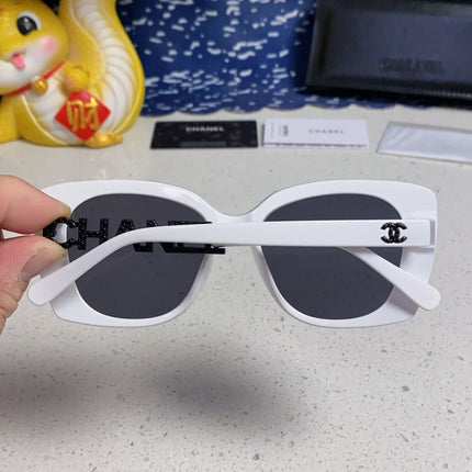 BUTTERFLY SUNGLASSES 641813 IN WHITE ACETATE BLACK METAL LOGO