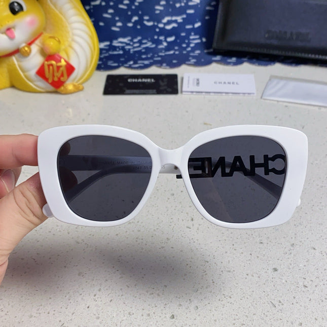 BUTTERFLY SUNGLASSES 641813 IN WHITE ACETATE BLACK METAL LOGO