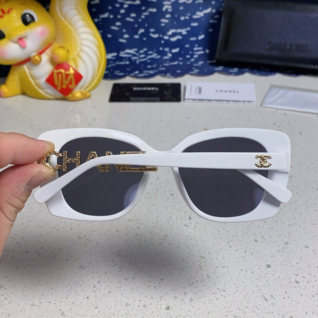 BUTTERFLY SUNGLASSES 641814 IN WHITE ACETATE GOLD METAL LOGO