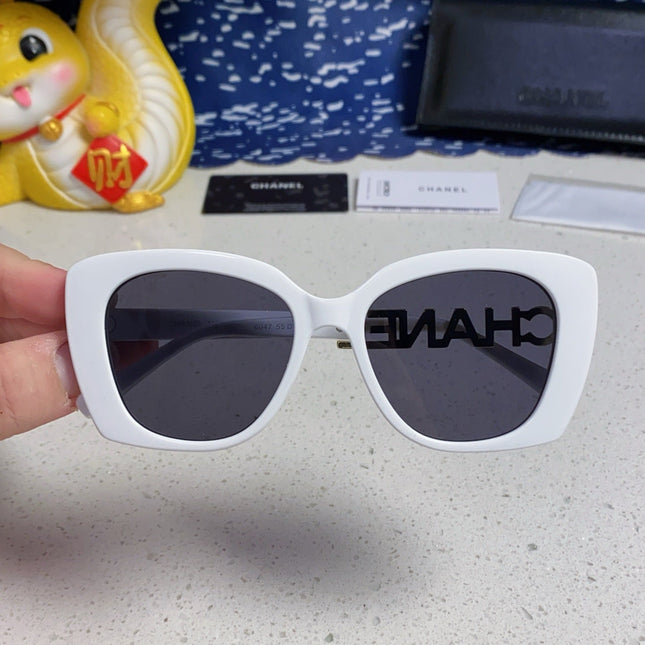 BUTTERFLY SUNGLASSES 641814 IN WHITE ACETATE GOLD METAL LOGO