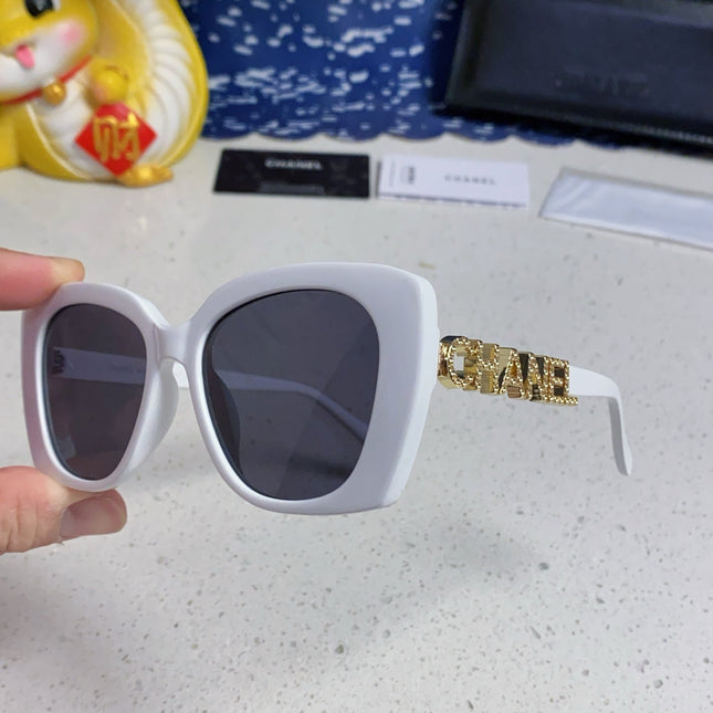 BUTTERFLY SUNGLASSES 641814 IN WHITE ACETATE GOLD METAL LOGO