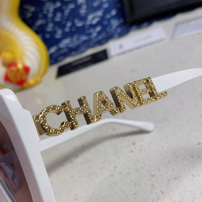 BUTTERFLY SUNGLASSES 641814 IN WHITE ACETATE GOLD METAL LOGO