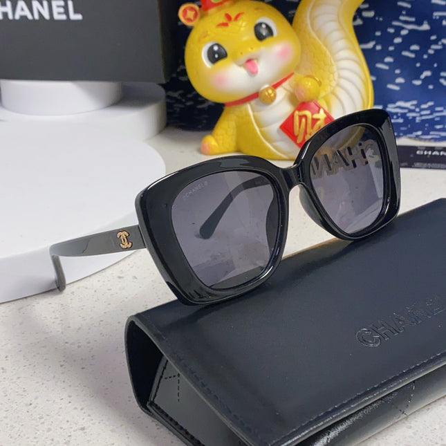 BUTTERFLY SUNGLASSES 641816 IN BLACK ACETATE GOLD METAL LOGO