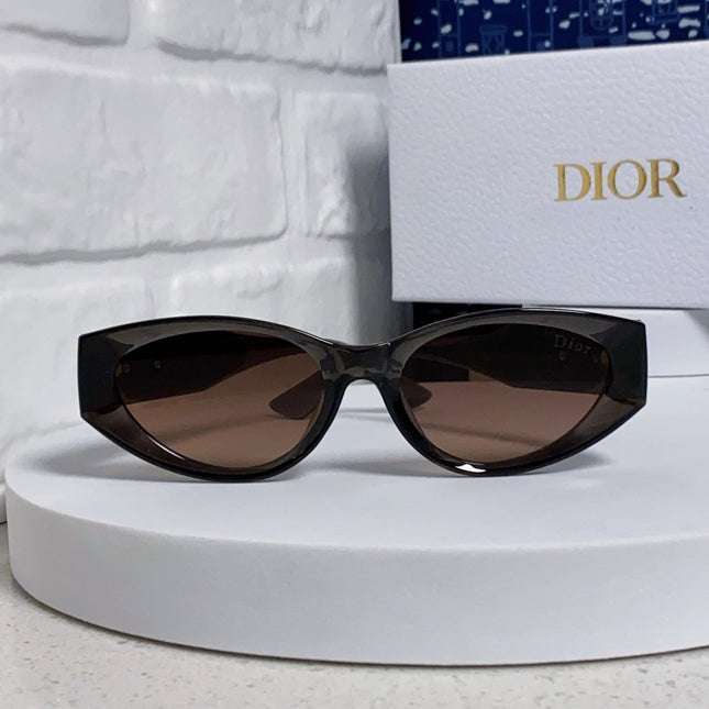 MONTAIGNE SUNGLASS 578112 IN BROWN ACETATE