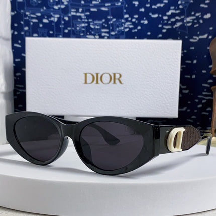 MONTAIGNE SUNGLASS 578115 IN BLACK ACETATE