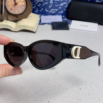 MONTAIGNE SUNGLASS 578115 IN BLACK ACETATE