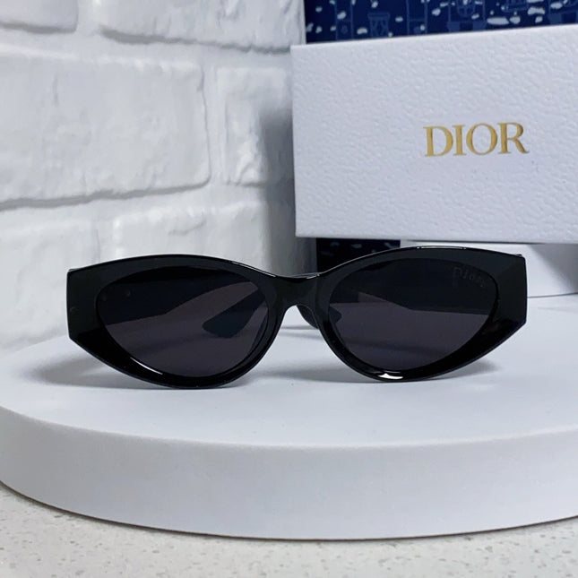 MONTAIGNE SUNGLASS 578115 IN BLACK ACETATE