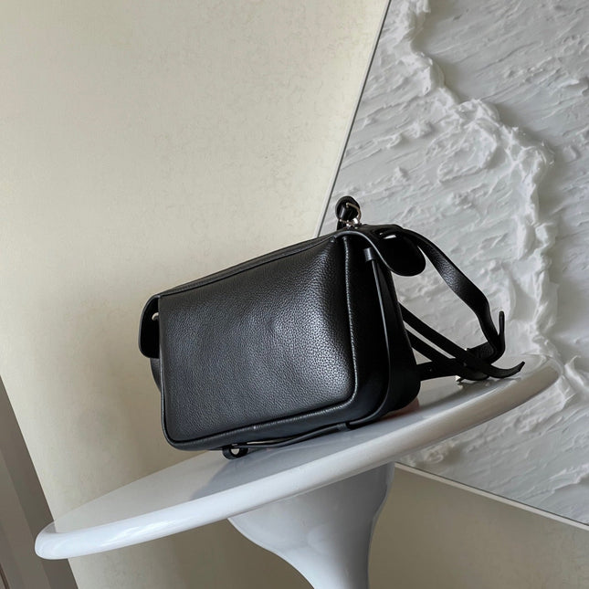 SIMPLY MINI 22 IN BLACK GRAINED CALFSKIN