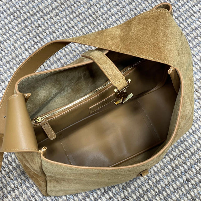 LE 5 À 7 SUPPLE BAG 31 IN PEANUT BROWN SUEDE