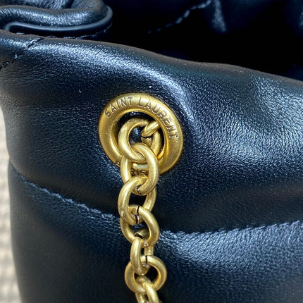 DRAWSTRING CHAIN STRAP SHOULDER BAG 39 IN NAVY BLUE QUILTED CALFSKIN