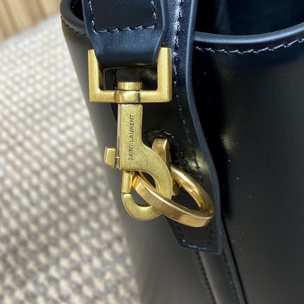 LE 37 SMALL BUCKET BAG 20 IN BLACK CALFSKIN GOLD HARDWARE