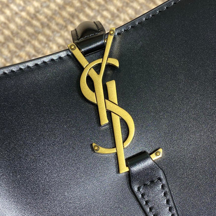 LE 37 SMALL BUCKET BAG 20 IN BLACK CALFSKIN GOLD HARDWARE