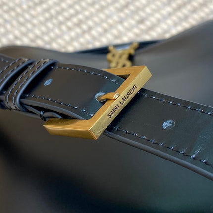 LE 37 SMALL BUCKET BAG 20 IN BLACK CALFSKIN GOLD HARDWARE