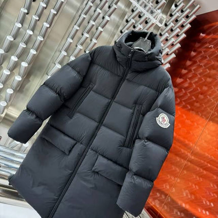 MONCLER 25S COAT IN BLACK 050