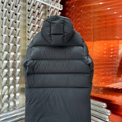 MONCLER 25S COAT IN BLACK 050