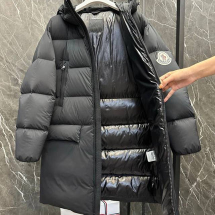 MONCLER 25S COAT IN BLACK 050