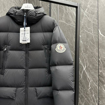 MONCLER 25S COAT IN BLACK 050