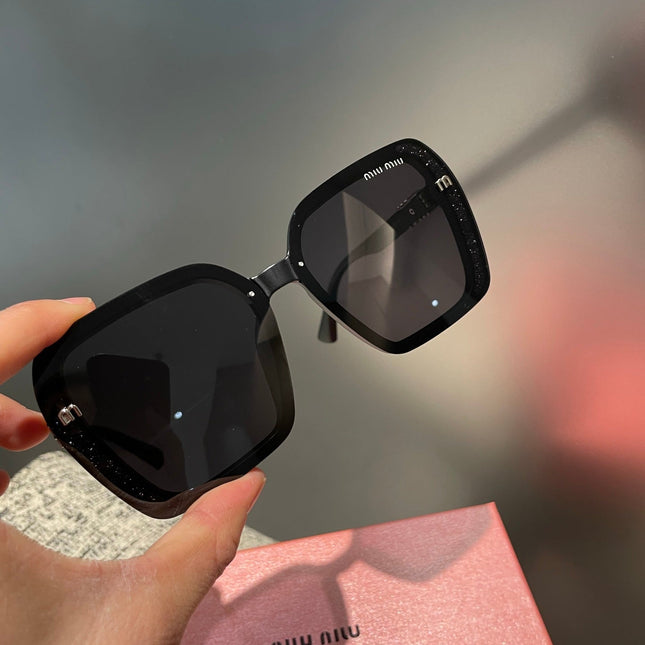 RUNWAY SQUARE SUNGLASSES 513100 IN BLACK ACETATE