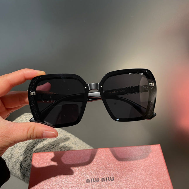 RUNWAY SQUARE SUNGLASSES 513100 IN BLACK ACETATE