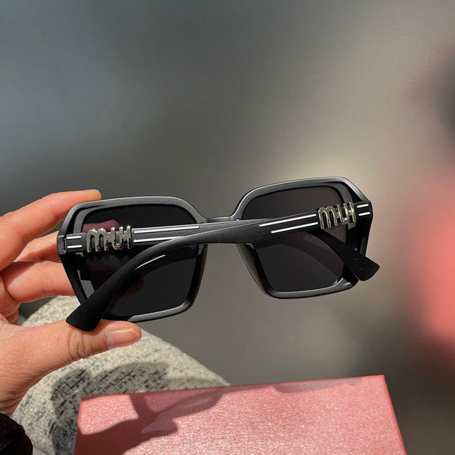RUNWAY SQUARE SUNGLASSES 513100 IN BLACK ACETATE