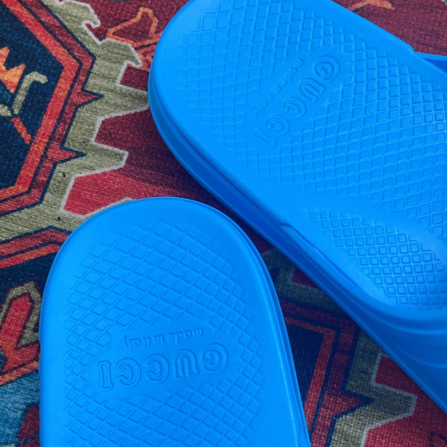 GG INTERLOCKING G SLIDE SANDAL BRIGHT BLUE RUBBER