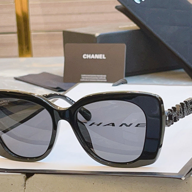 CAT EYE SUNGLASSES IN BLACK ACETATE