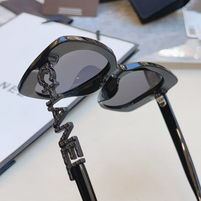 CAT EYE SUNGLASSES IN BLACK ACETATE