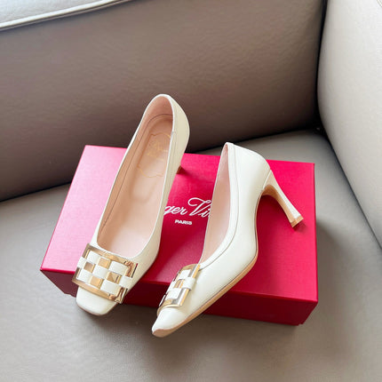 TROMPETTE BALLERINAS PUMPS IN OFF WHITE SHINY CALFSKIN GOLD BUCKLE