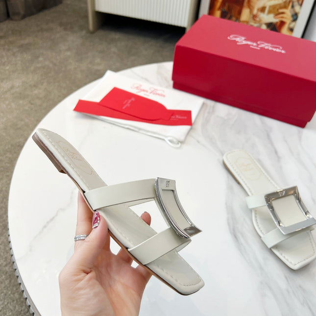 VIV' BY THE SEA MULES IN WHITE CALFSKIN SILVER BUCKLE