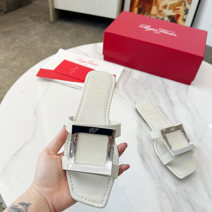 VIV' BY THE SEA MULES IN WHITE CALFSKIN SILVER BUCKLE