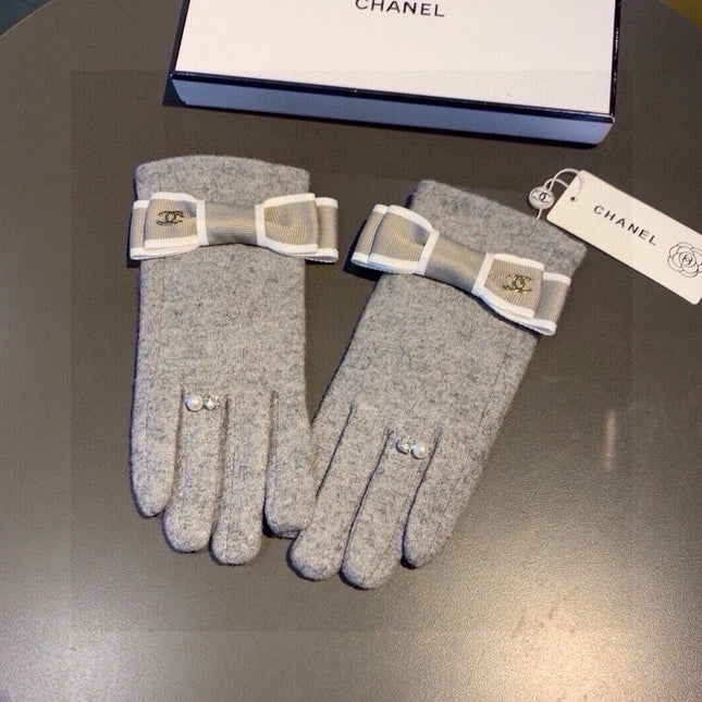 CC GLOVES IN PALE GRAY WOOL WITH BOW 463856