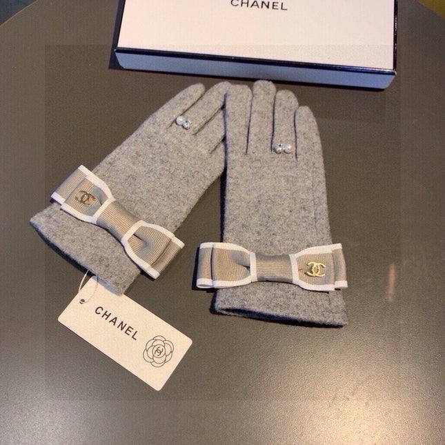 CC GLOVES IN PALE GRAY WOOL WITH BOW 463856