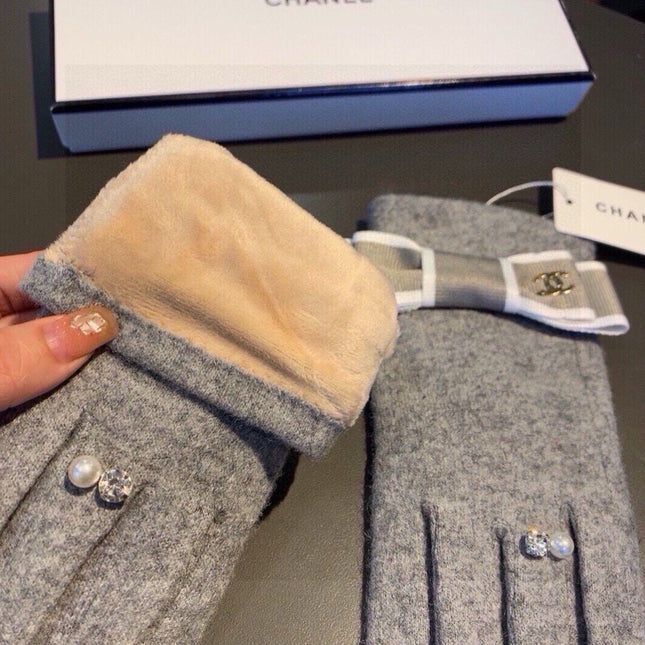 CC GLOVES IN PALE GRAY WOOL WITH BOW 463856