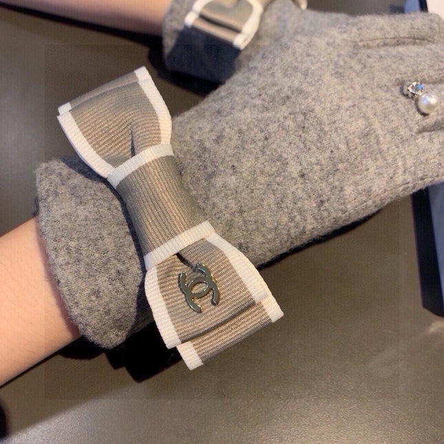 CC GLOVES IN PALE GRAY WOOL WITH BOW 463856