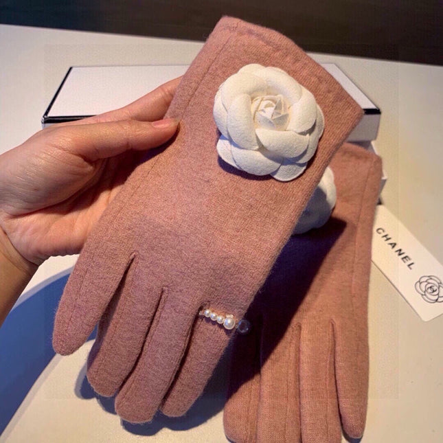 GLOVES IN CREPE PINK WOOL WITH LARGE WHITE FLOWER 464992