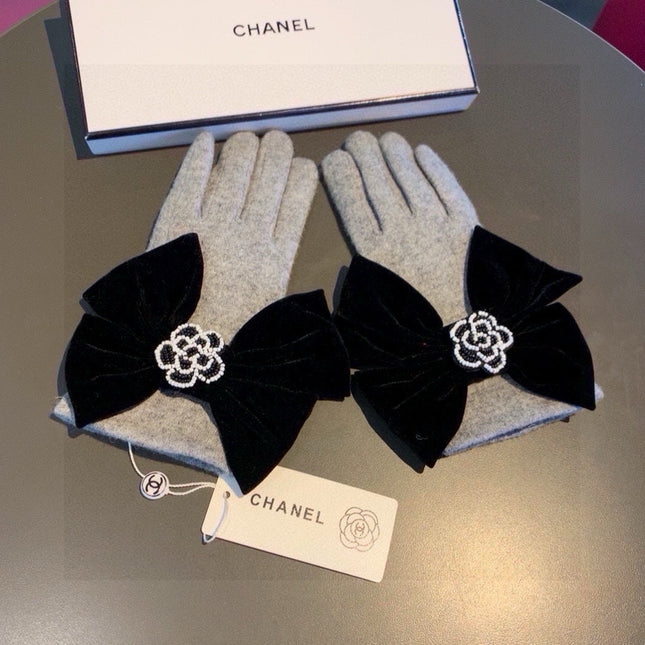 GLOVES IN DOVE GRAY WOOL WITH LARGE BLACK BOW 464994